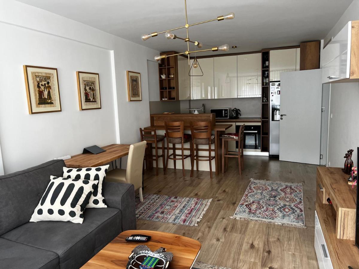 Elegant Apartment In City Centre Prisztina Zewnętrze zdjęcie